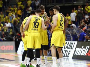 Fenerbahçe, A. Efes’i Farklı Mağlup Etti