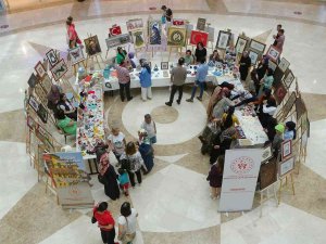 Üniversite Öğrencileri El Emeği Göz Nuru Eserlerini Sergiledi