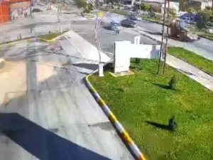 Otomobilin Çarptığı Vatandaş Metrelerce Fırladı