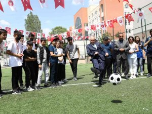 Keçiören Belediyesi Bir Okula Daha Halı Saha Kazandırdı