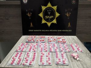 Sinop’ta Bir Araçta 206 Adet Sentetik Ecza Hap Yakalandı