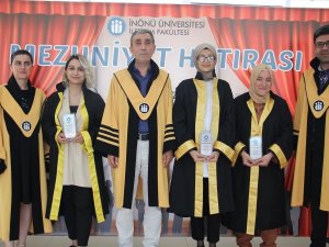 Dereceye Giren İletişimcilere Plaket