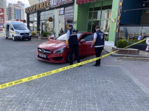 Büyükçekmece’den Silah Sesleri Yükseldi, Lüks Araç Ve İş Yerleri Zarar Gördü