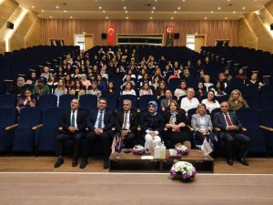 Uzman Dr. Ayyıldız, Eskişehir Osb’de Kadınları Kanser Konusunda Bilgilendirdi