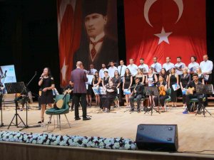 Kilis’te Öğretmenler Korosu Konser Verdi