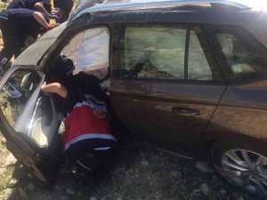 Otomobil Şarampole Yuvarlandı: 2 Yaralı