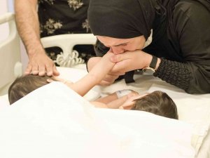 Cezayirli Yapışık İkizler Türkiye’de 9 Saat Süren Operasyonla Ayrıldılar