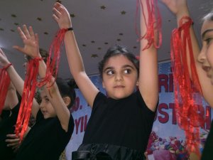 Kars’ta Anaokulu Öğrencilerinden Gösteri