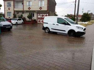 Kısa Süreli Yağış, Mahalleyi Göle Döndürdü