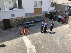 Temizlik Yaparken Camdan Düşen Kadın Hayatını Kaybetti