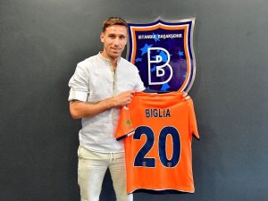 Medipol Başakşehir: "Kulübümüz, Son Olarak Süper Lig Ekibi Fatih Karagümrük Forması Giyen Ve Şu Anda Serbest Statüde Olan Arjantinli Yıldız Futbolcu Lucas Biglia’yı Bir Yılı Opsiyonlu İki Yıllığına Kadrosuna Kattı.&quot