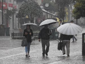 Edirne’de Beklenen Kuvvetli Yağış Etkili Oluyor