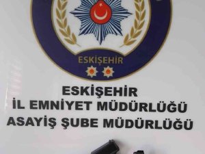 Şüpheli Şahısta Ruhsatsız Silah Ele Geçirildi