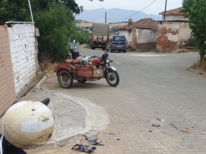 Köy İçinde İki Motosiklet Çarpıştı: 2 Yaralı