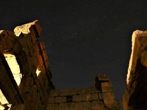 Zerzevan Kalesi Yıldızlar Altında Fotoğraflandı