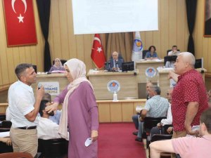 Akdeniz Belediye Meclisi’nde ’İ̇stiklal Marşı’ Ve ’Öcalan’ Gerginliği
