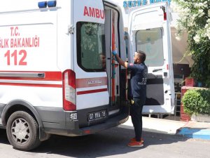Havuz Başında Ayağı Kayan Turist Yaralandı