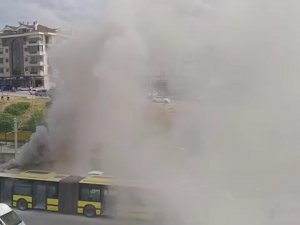 Halk Otobüsü Bir Anda Alev Topuna Döndü, Facia Teğet Geçti
