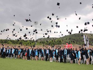 Esogü’de Mezuniyet Sevinci Sürüyor