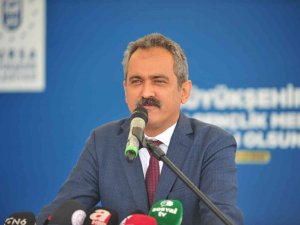 Bakan Özer: "Gençlerimize Güveniyoruz"