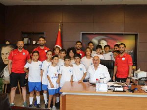 Söke Belediye Başkanı Tuncel’den Minik Futbolculara Milli Maç Jesti