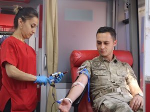 Kan Bağışıyla Örnek Oldular