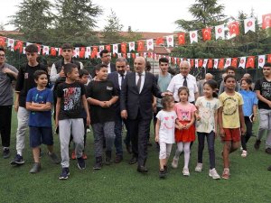 Keçiören Belediyesi’nden Meslek Lisesine Halı Saha