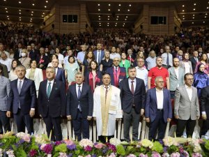 Erü Tıp Fakültesi 48. Dönem Mezunlarını Verdi