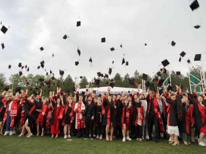 5 Bin 756 Üniversiteli Mezuniyet Sevinci Yaşadı