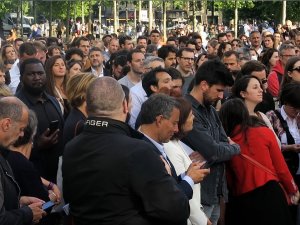 Ukrayna’da Hayatını Kaybeden Fransız Gazeteci Paris’te Anıldı