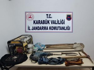 Kaçak Kazı Yapan 4 Kişi Suçüstü Yakalandı