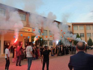 Meşaleli Mezuniyet Kutlaması