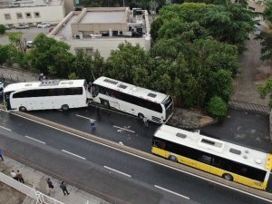 Üsküdar’da İ̇ett Otobüsü İle İki Tur Otobüsü Çarpıştı, Ortalık Savaş Alanına Döndü