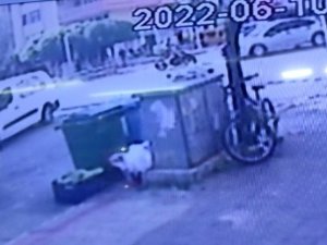 Takip Mesafesini Korumayan Motosiklet Kaza Yapan Araçlara Çarptı