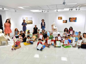 Minik Ressamlar, Ahmet Yeşil Sanat Galerisinde Buluştu