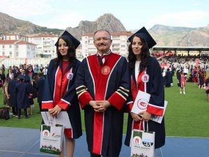 Amasyalı İkizler, Üniversiteyi Birinci Ve İkinci Sırada Bitirdi