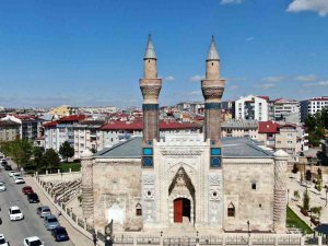 751 Yıllık Büyüleyici Eseri Bu Kazıklar Ayakta Tuttu