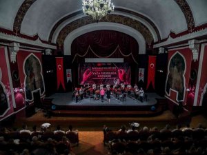 Bayraklı Mandolin Orkestrasından ‘Yaza Merhaba’