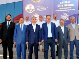 Ak Parti Mahalle Ve Köy Başkanlarını Eğitime Aldı