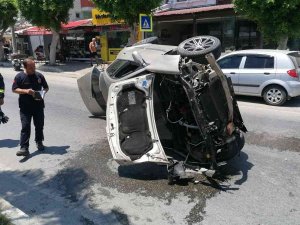 Refüje Çarpan Otomobil Takla Attı: 1 Yaralı