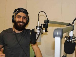Blues Hikayeleri Müzikseverleri Radyo A Başına Topluyor