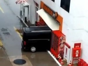 Minibüsle Migros’a Daldı