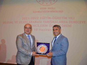 Kaymakam Arısoy’dan Müdür Şimşek’e Anlamlı Plaket