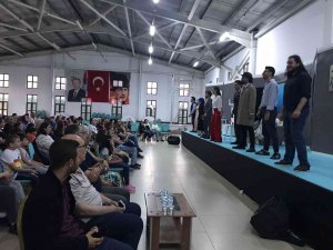 Bşeü Tiyatro Kulübü’nden Osmaneli’nde Gösteri