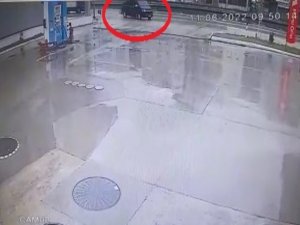 Minibüsün Migros’a Daldığı Dehşet Anları Kamerada