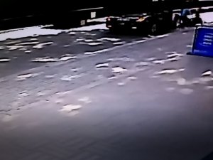 Otomobilin Yayaya Çarptığı Kaza Kamerada