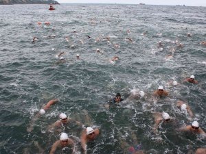 İ̇stanbul’dan Gelen 156 Yüzücü, Kiraz Festivali’nde 4 Kilometreye Kulaç Attı