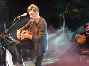 Sanatçı Uğur Işılak Bozyazı’da Konser Verdi