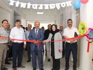 Kütahya Adnan Menderes Ortaokulunda Görsel Sanatlar Sergisi Açıldı