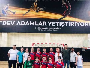 Yenişehir Atatürk Ortaokulu Yıldız Kızlar Futsal Turnuvası’nda Finalde